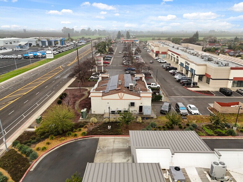 More Photos Of 1377 W El Monte Way, Dinuba Restaurant For Lease