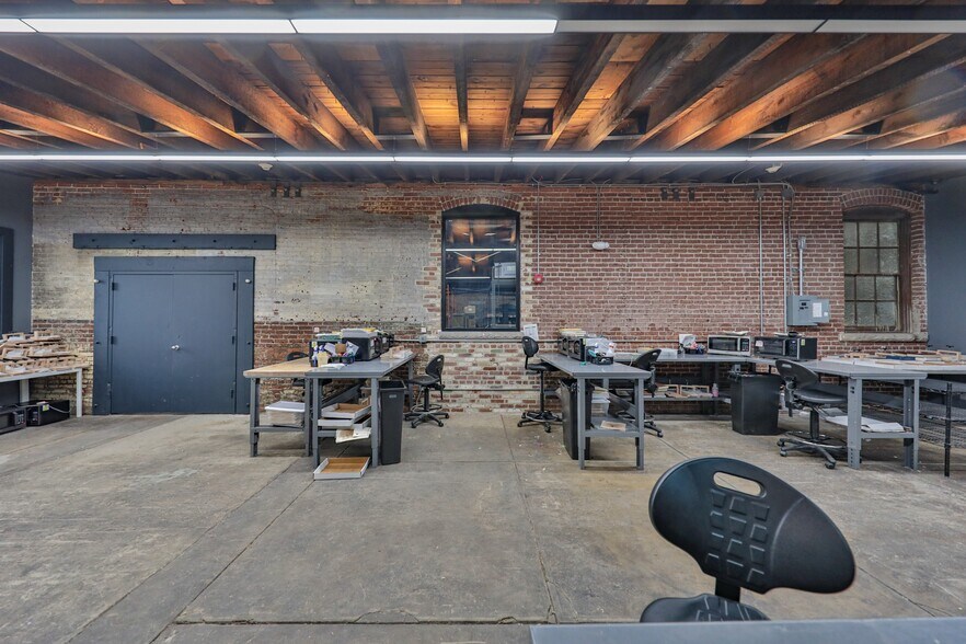 More Photos Of 913-925 Northampton St, Easton Storefront For Sale