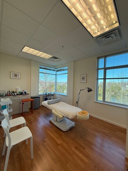 More Photos Of 46090 Lake Center Plz, Sterling Medical For Lease