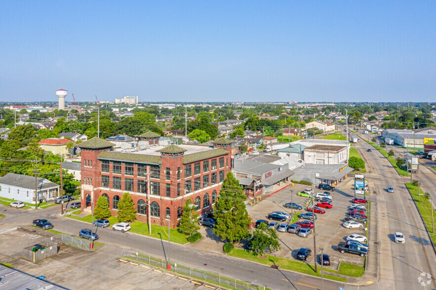 More Photos Of 8300 Earhart Blvd, New Orleans Loft Creative Space For Lease