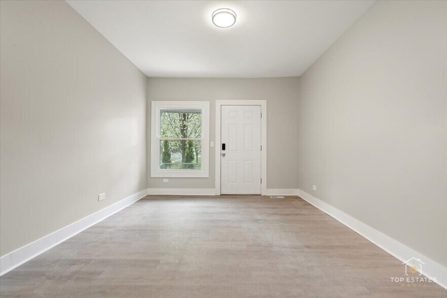 More Photos Of 1542 Victoria Ave, North Chicago Apartments For Sale