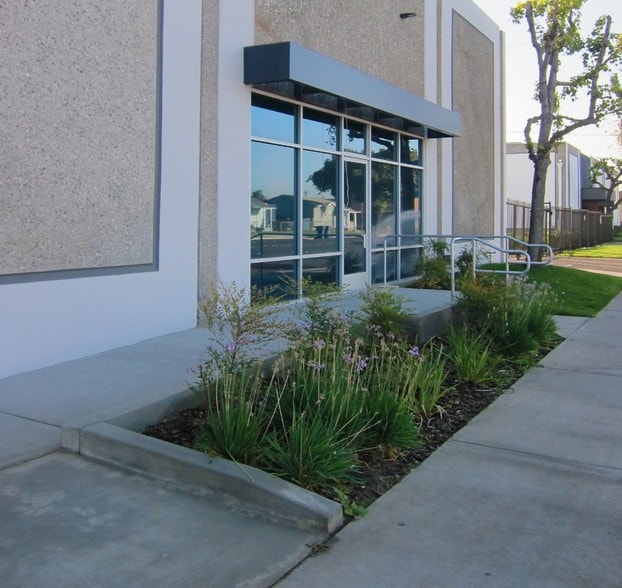 More Photos Of 7012-7016 Motz St, Paramount Warehouse For Lease