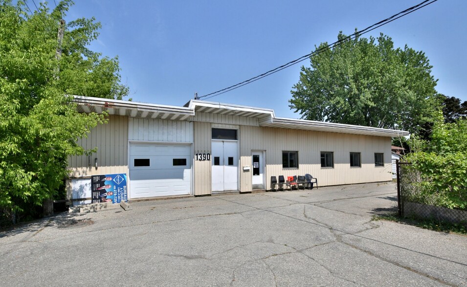 Primary Photo Of 1390 Av De La Bruère, Saint-hyacinthe Warehouse For Lease
