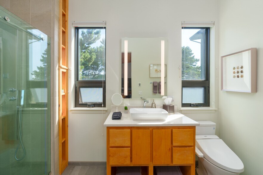 More Photos Of 409 Jackson St, Port Orford Specialty For Sale