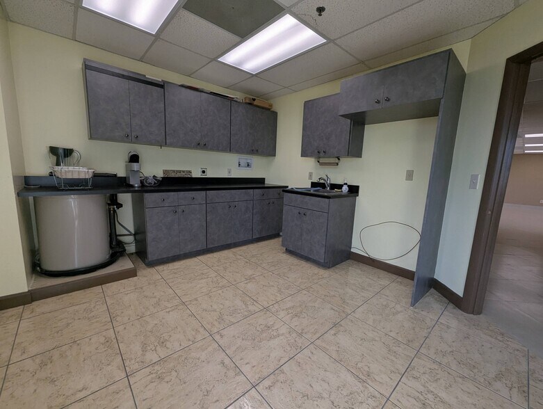 More Photos Of 701 NW Federal Hwy, Stuart Medical For Lease