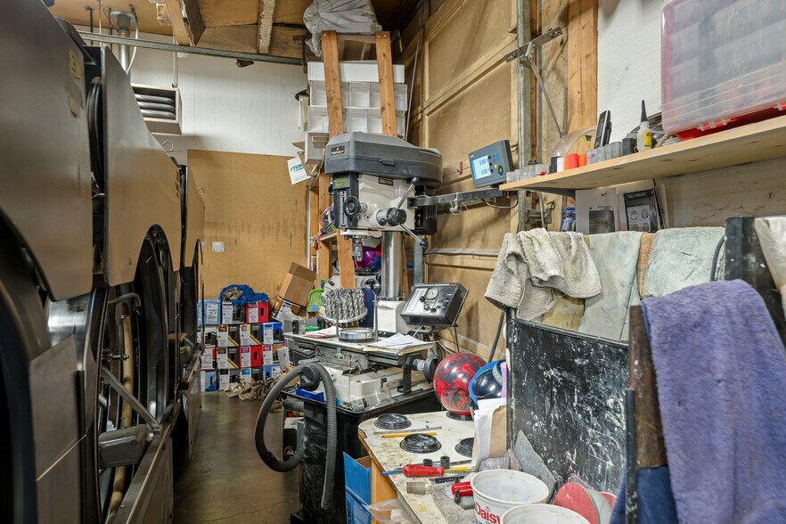 More Photos Of 412 Main St SW, Ronan Sports And Entertainment For Sale