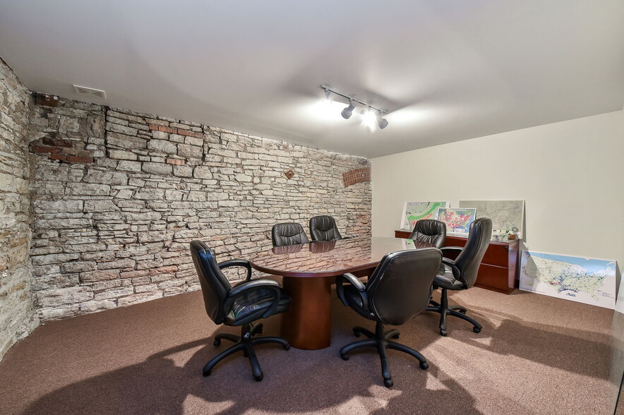 More Photos Of 30 S Shumway Ave, Batavia Office For Sale