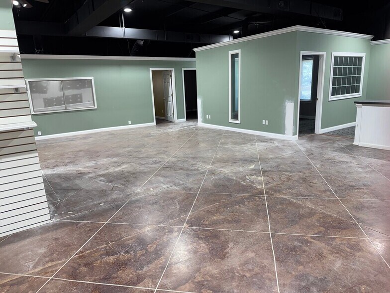 More Photos Of 1721 E Ridgewood Rd, Jasper Light Distribution For Lease