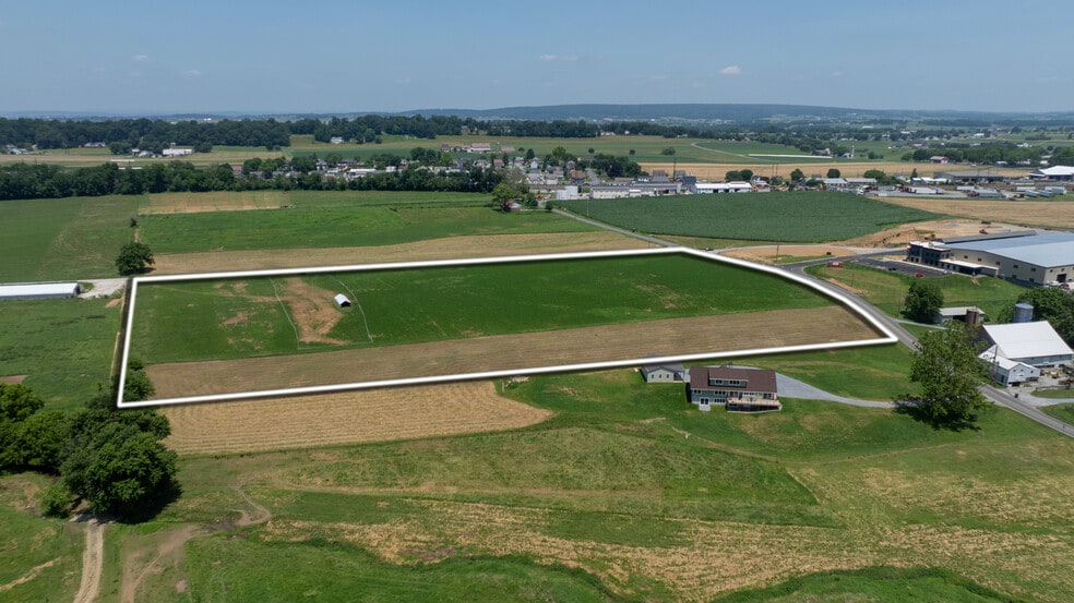 More Photos Of 35 S Kinzer Rd, Kinzers Land For Sale