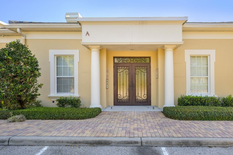 More Photos Of 17407 Bridge Hill Ct, Tampa Medical For Sale