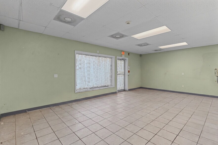 More Photos Of 184 W Main St, Dudley Freestanding For Sale