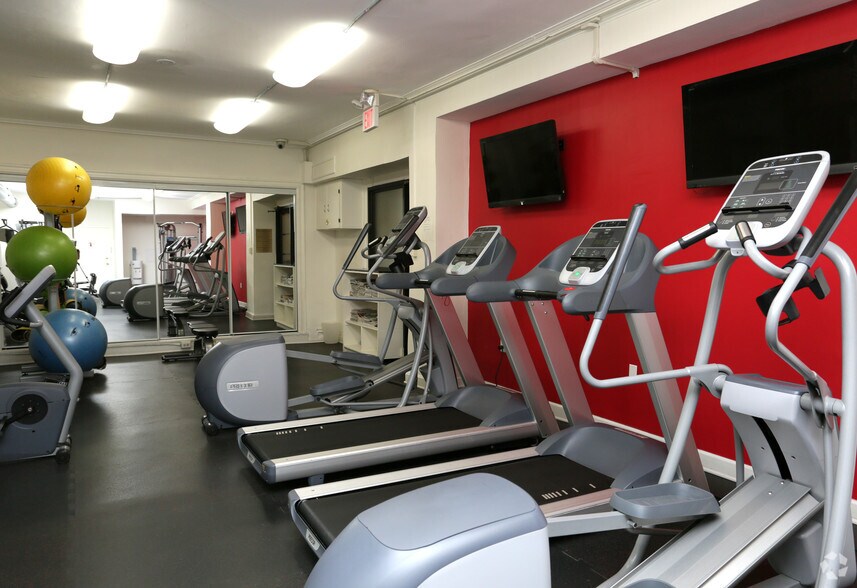 More Photos Of 3000 Connecticut Ave NW, Washington Apartments For Lease