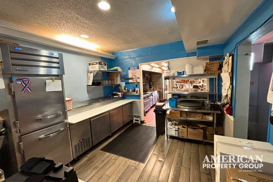 More Photos Of 470 W Dearborn St, Englewood Restaurant For Sale