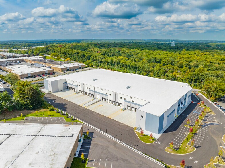 More Photos Of 88 Parkway Dr S, Hauppauge Warehouse For Lease