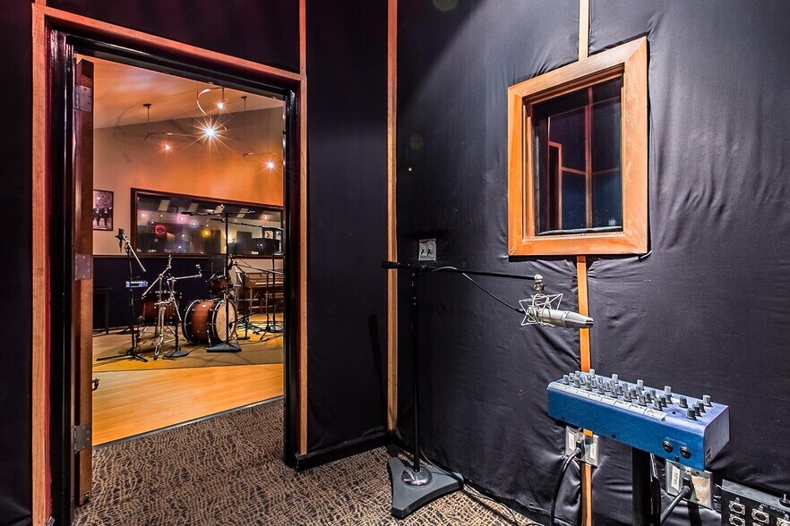 More Photos Of 515 E Iris Dr, Nashville Loft Creative Space For Sale