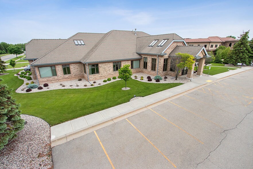 More Photos Of 2450 Witzel Ave, Oshkosh Office For Sale