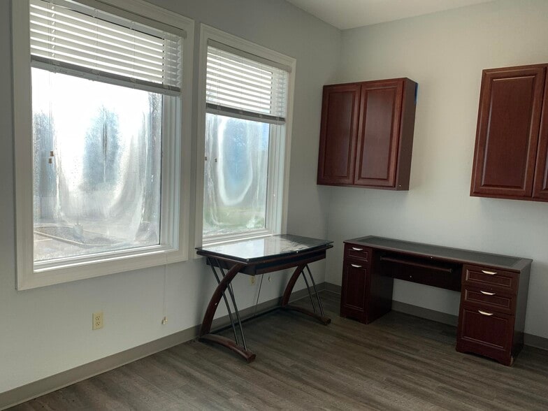 More Photos Of 2301-2359 Silvernail Rd, Pewaukee Unknown For Lease