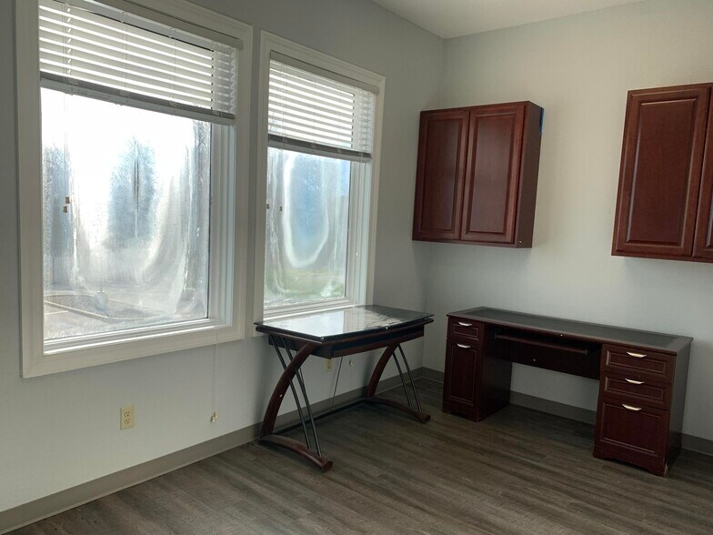More Photos Of 2347-2359 Silvernail Rd, Pewaukee Restaurant For Lease