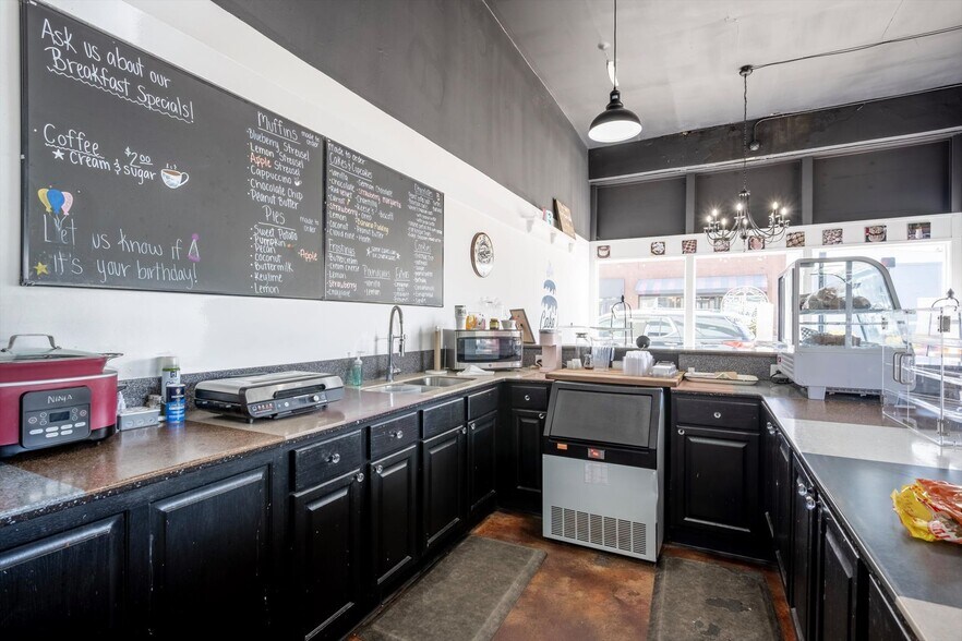 More Photos Of 111 Main Street, Lincolnton Flex For Sale