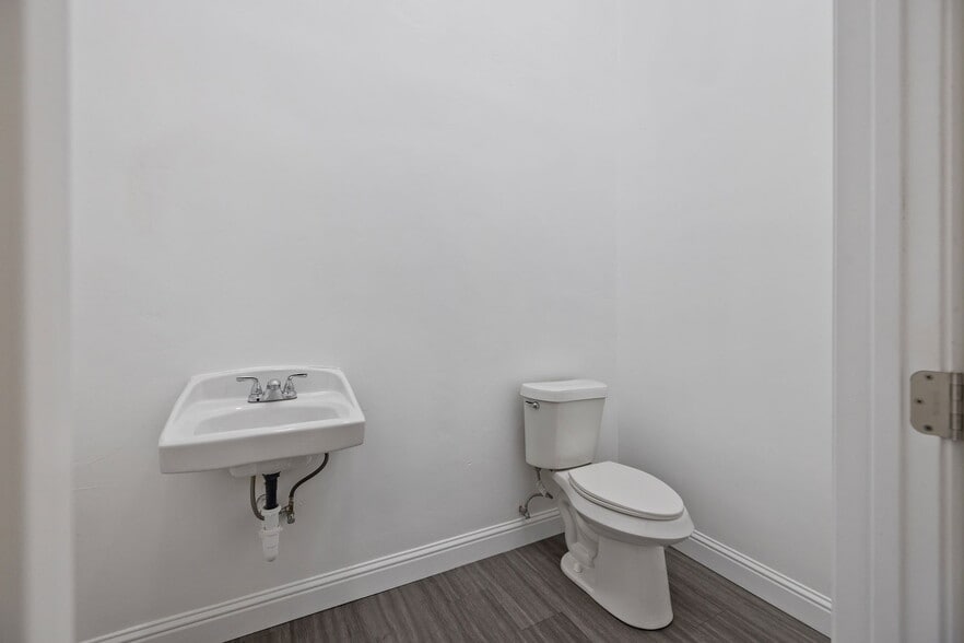 More Photos Of 401 W Lerdo Hwy, Shafter Religious Facility For Sale