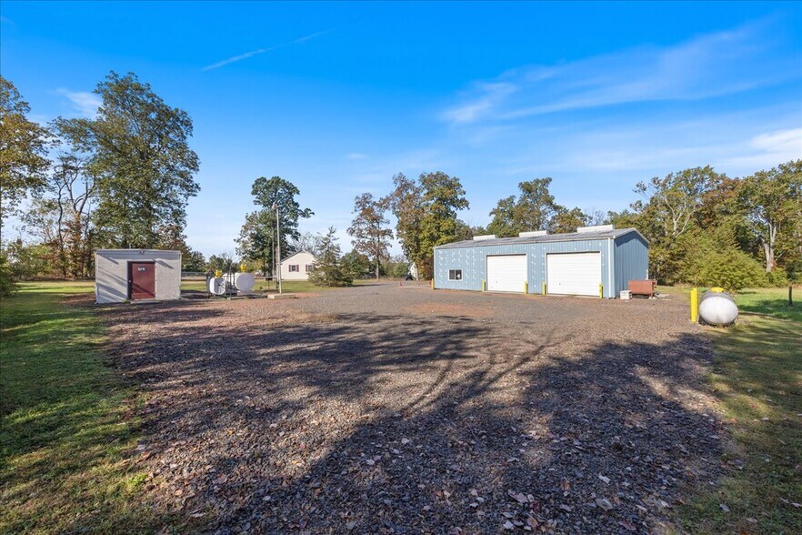 More Photos Of 563 Deep Run Rd, Perkasie Contractor Storage Yard For Sale