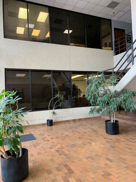 More Photos Of 100 Chestnut St, Abilene Office For Lease