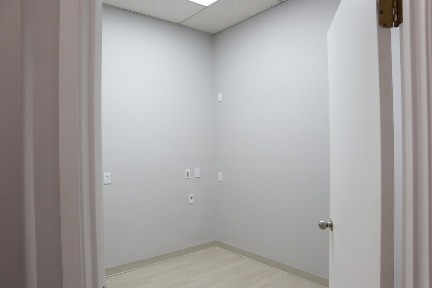More Photos Of 2120 Eglinton Ave W, Toronto Office For Lease