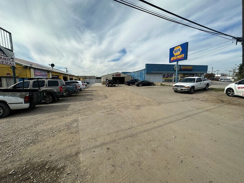 More Photos Of 10411 Harry Hines Blvd, Dallas Auto Dealership For Lease