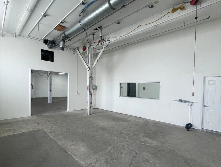 More Photos Of 3045 E 11th St, Los Angeles Warehouse For Lease