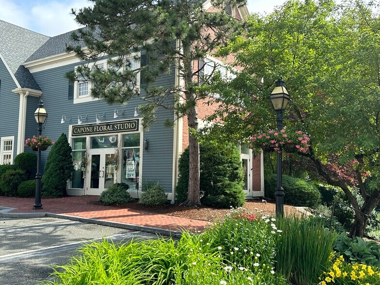 More Photos Of 10 Maple St, Middleton Office For Lease