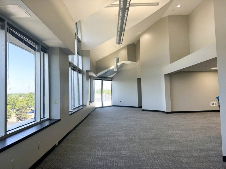 More Photos Of 1500 Lake Shore Dr, Columbus Office For Lease