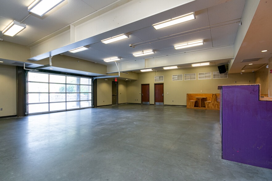 More Photos Of 1632 McCain Ln, Manhattan Sorority Fraternity House For Sale