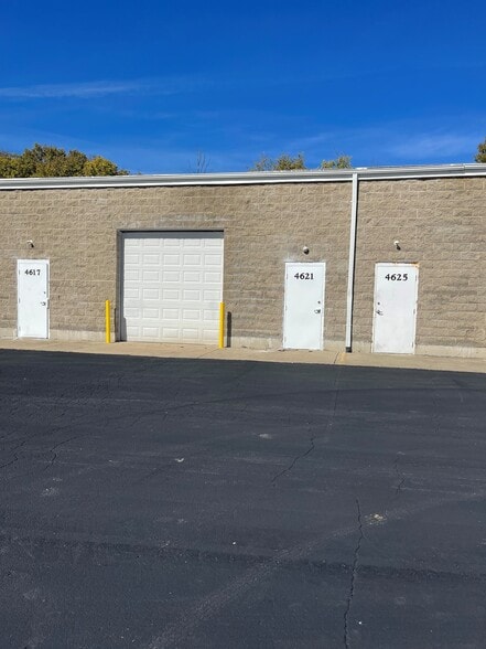 More Photos Of 4601-4633 Soldiers Home Miamisburg Rd, Miamisburg Showroom For Sale