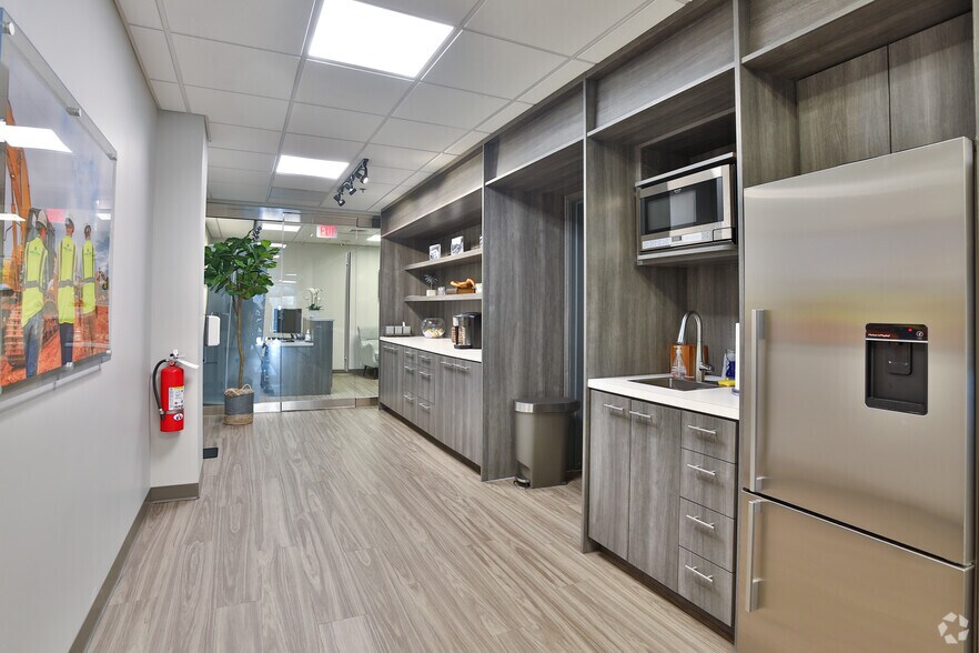 More Photos Of 101 N Main St, Greenville Office Residential For Lease