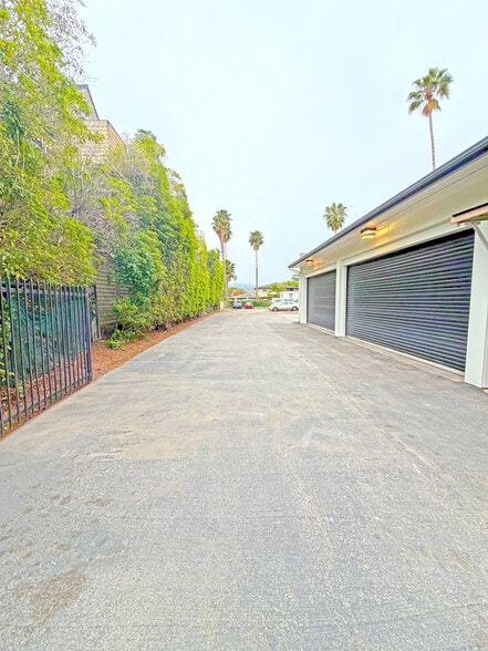 More Photos Of 1327 De La Vina St, Santa Barbara Service For Sale