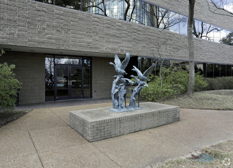 More Photos Of 965 Ridge Lake Blvd, Memphis Office For Lease