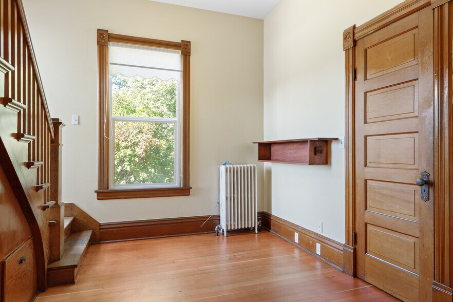 More Photos Of 1199 SE Dock St, Oak Harbor General Retail For Lease