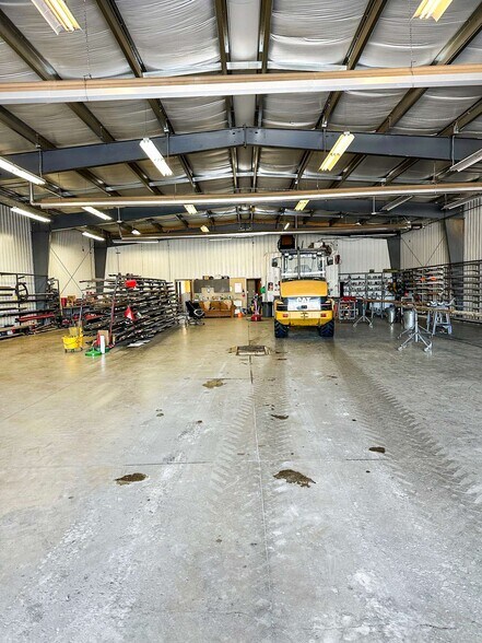 More Photos Of 114 12th Ave SW, Stanley Service For Sale