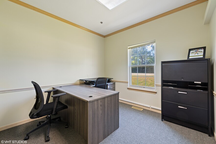 More Photos Of 27W140 Roosevelt Rd, Winfield Medical For Lease