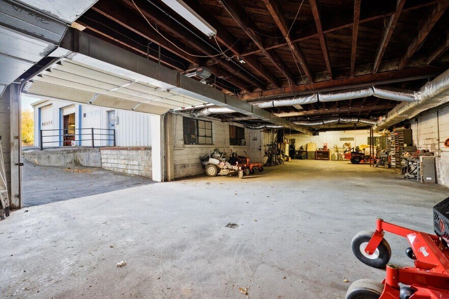 More Photos Of 9800 S Congress St, New Market Auto Repair For Sale