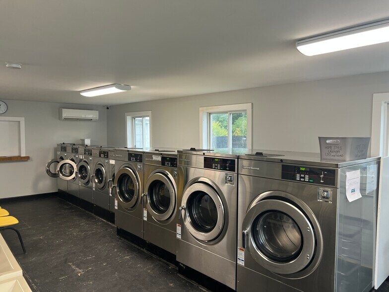 More Photos Of 30 Commercial St, Hartland Specialty For Sale