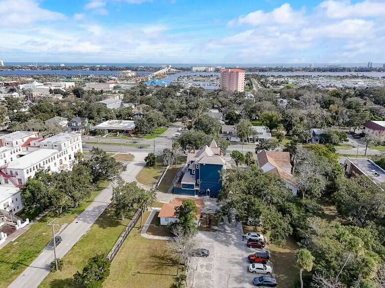 More Photos Of 404 S Ridgewood Ave, Daytona Beach Apartments For Sale