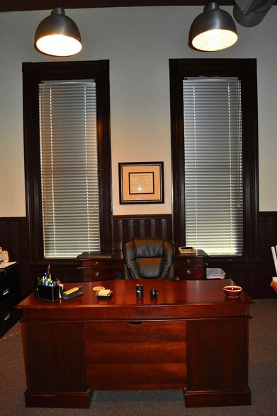 More Photos Of 16 E Avenue A, Temple Office For Lease