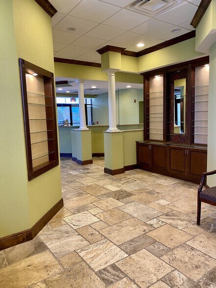 More Photos Of 473 S Indiana Ave, Englewood Coworking Space