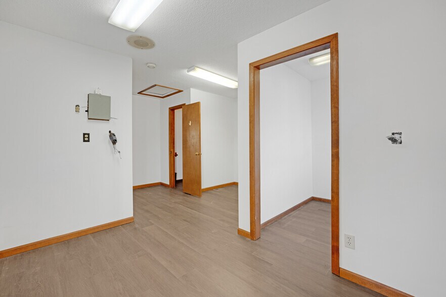 More Photos Of 804 Winchester Dr, Sedalia Medical For Sale