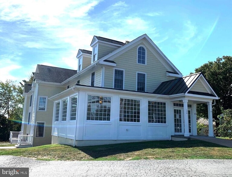 More Photos Of 170 W Main St, Purcellville Office Residential For Lease