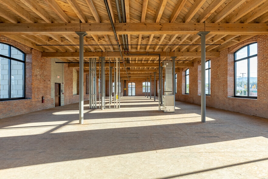 More Photos Of 2400 8th Ave, Altoona Office For Sale