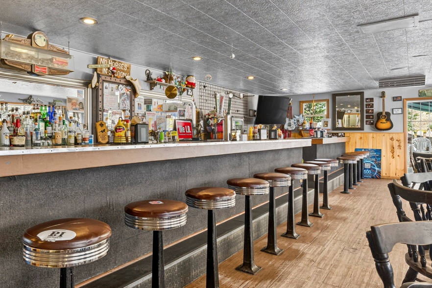 More Photos Of 146 1st Ave, Parshall Bar For Sale