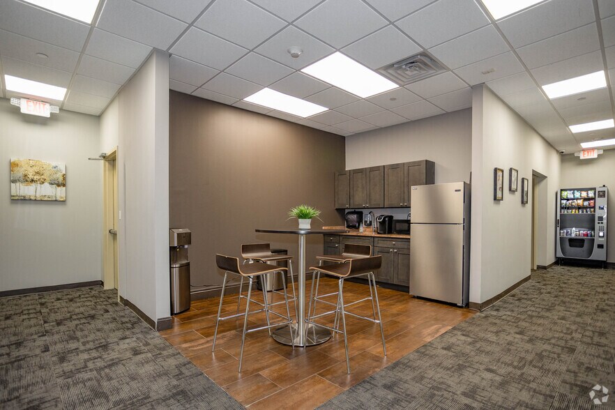 More Photos Of 125 Michael Dr, Syosset Office For Lease