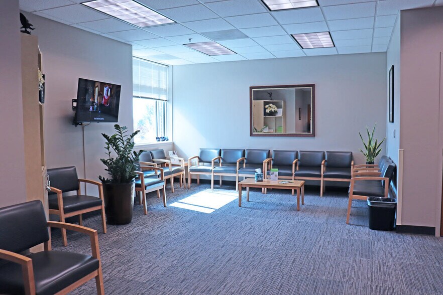 More Photos Of 24076 SE Stark St, Gresham Medical For Lease